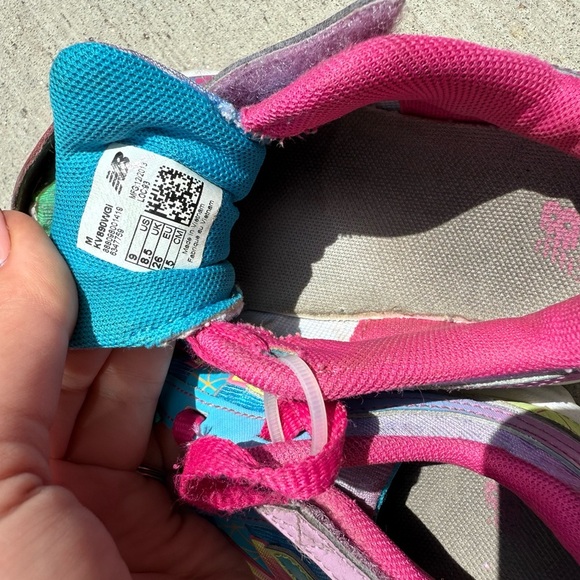 New Balance Pink and Blue Sneakers Vibrant Athletic Design - Picture 5 of 6
